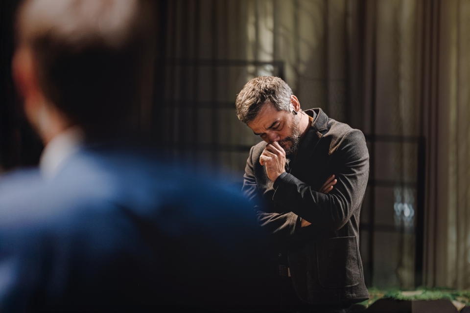 Wagner Moura en répétition d'Un procès après l'ennemi du peuple © Caio Lírio