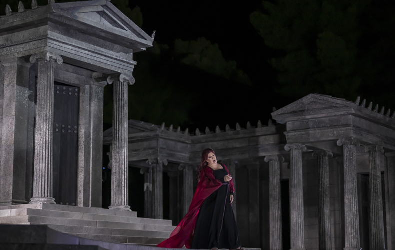 Anna Pirozzi dans Medea version 2026 présentée à Épidaure