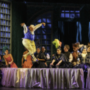 Valérie Lesort met en scène La Vie parisienne d'Offenbach avec la troupe de la Comédie-Française