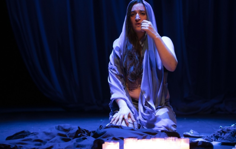 Estelle Meyer dans Je meurs de ne pas mourir (Les deux vies de Thérèse) photo Jean-Louis Fernandez