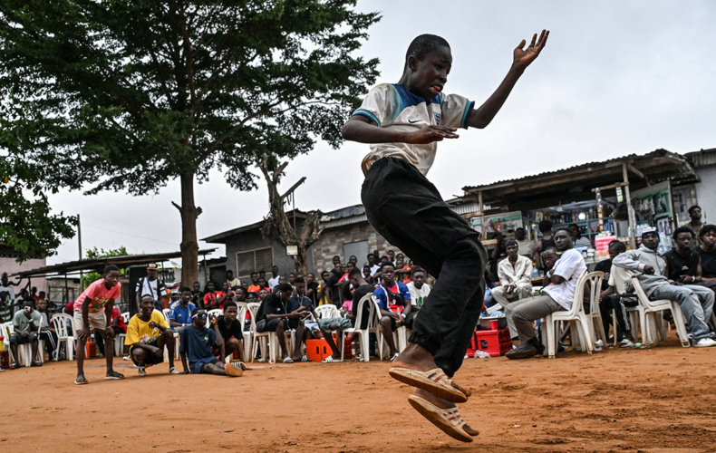 La jeunesse ivoirienne s'entiche du biama photo AFP Issouf Sanogo AFP