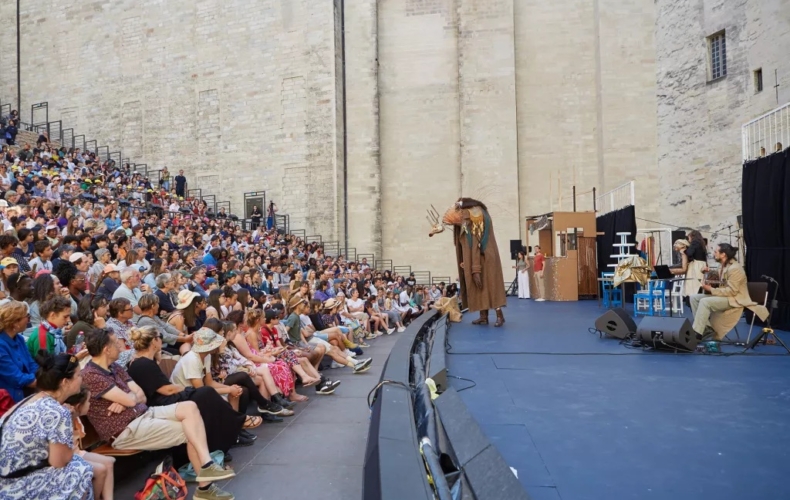 Prométhée la révolte dans la Cour d'honneur d'Avignon photo Fabrice Robin