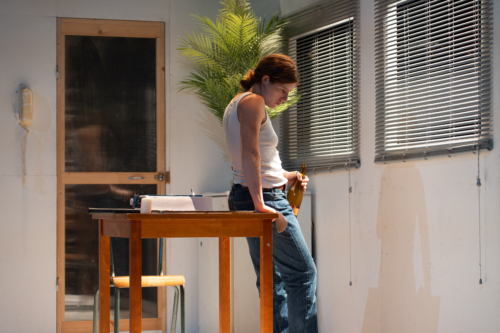 Savannah Rol dans True West -repetition © Léa Thuong-Soo_Les Célestins Théâtre de Lyon