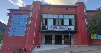 Théâtre de Briançon facade Théâtre Debout
